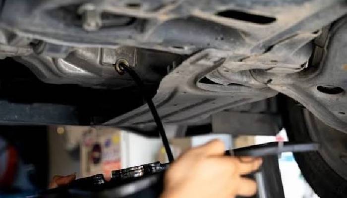 دلایل تیره و سیاه شدن روغن موتور